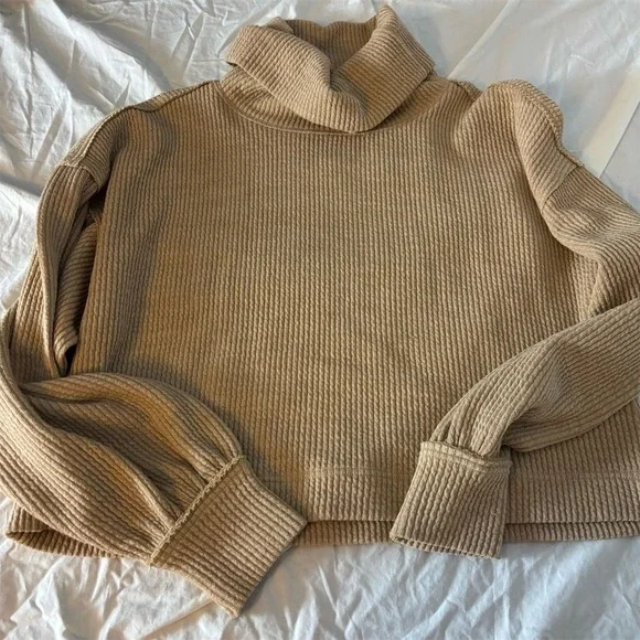 By Together Women's Cropped Turtleneck Sweater Beige Size L - Picture 1 of 5